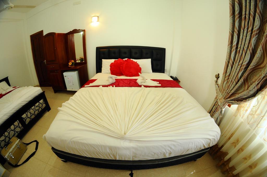 Happy Leoni Hotel Anuradhapura Exterior photo
