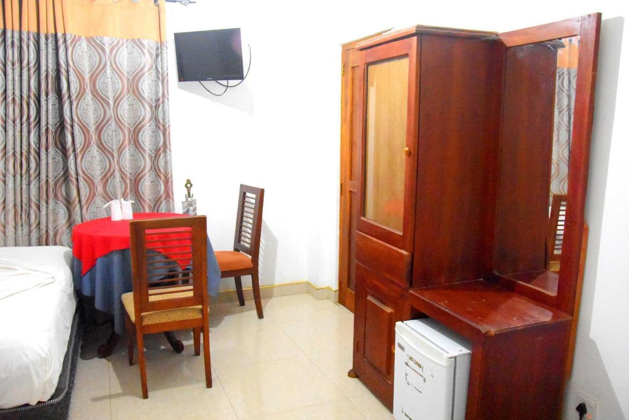Happy Leoni Hotel Anuradhapura Exterior photo